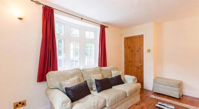 NEW Cosy 2 Bedroom Detached House West Finchley