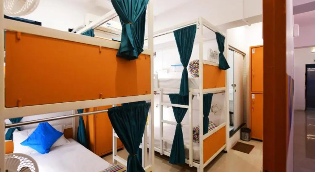 Кровать в общем номере (женский номер) goSTOPS Mumbai - Hostel