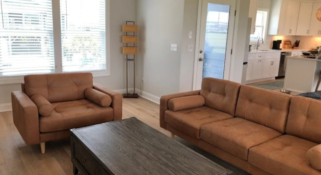 Коттедж Sun-kissed Mermaid / 846 Ocean Blvd West 2 Bedroom Home by RedAwning