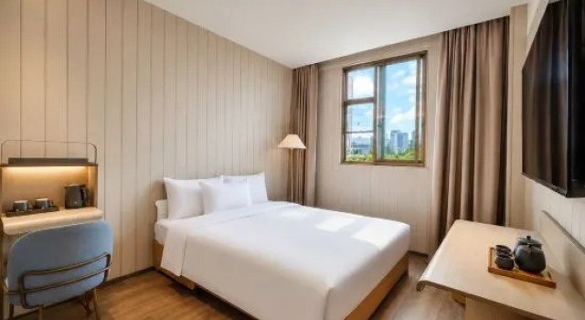 Люкс Business HanTing Hotel (Guiyang Fountain Pool Subway Station)