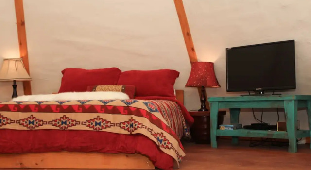 Geronimo Creek Retreat- Tipi 3 Jumping Fish 1 Bedroom 1 Bathroom Cabin, Забронировать Кемпинг Сегин Greater San Antonio
