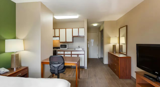 Номер Standard Suburban Studios Copley Akron West