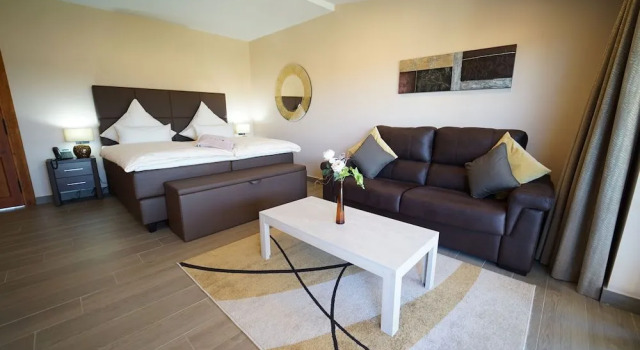 VMG Private Suites - Adults Only