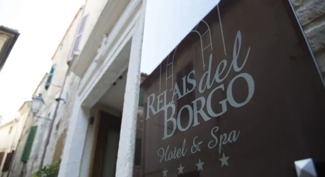 Relais Del Borgo, Book Ferieresort  