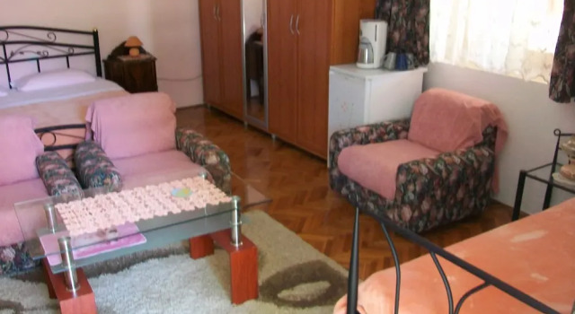 Apartments and Room Rukonic