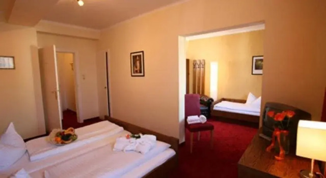 Hotel-Restaurant Kaisergasthof, Book Hotel Weyregg 