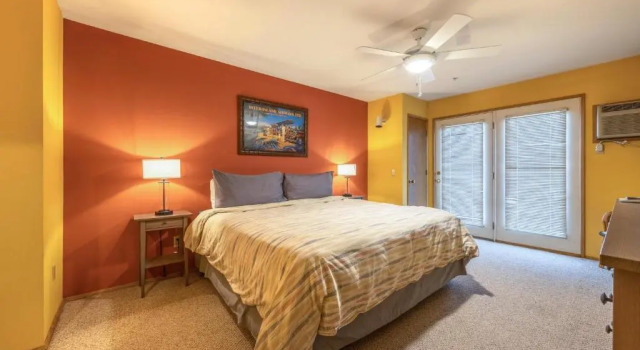 15 Lodge Condo with Hood River Bridge View by RedAwning, Забронировать Апартаменты/квартира Отели Худ-Ривер с парковкой, Парковка
