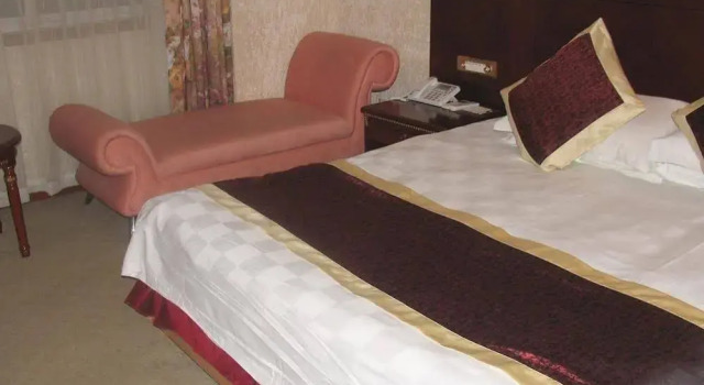 Xinjiefang Holiday Hotel