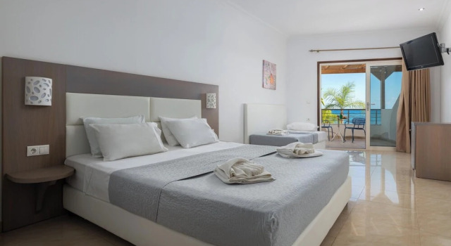 Номер Standard с балконом Aquarius Beach Hotel