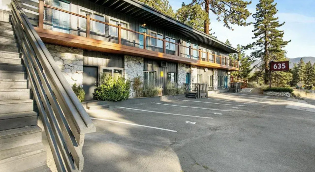 Zephyr Cove Unit 8, Prenota Appartamento Hotel a Missouri con parcheggio, Parcheggio