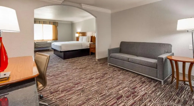 Люкс SureStay Plus by Best Western Fort Worth Benbrook