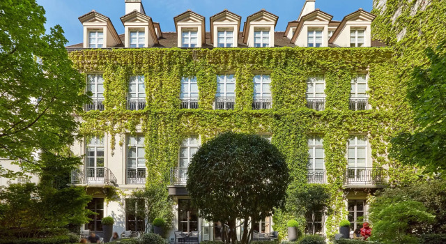 Номер Standard Le Pavillon de la Reine & Spa, Place des Vosges