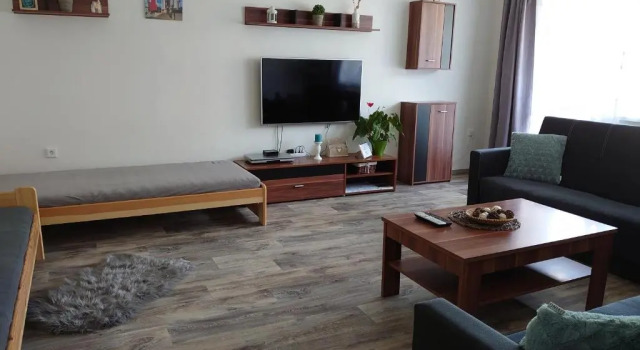 Privát 347, Rezerwuj Apartament Hotele w Kraj hradecki z parkingiem, Parking