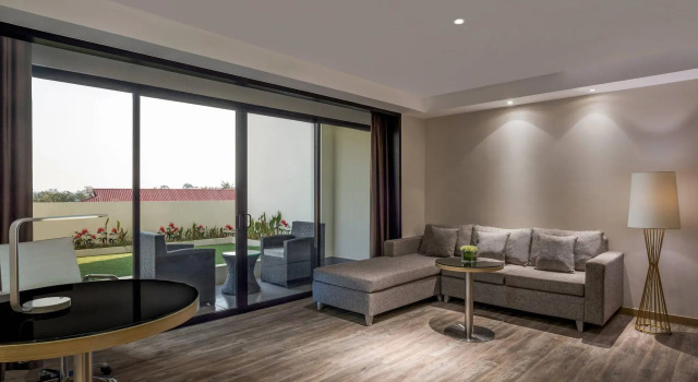 Двухместный номер Executive с балконом Courtyard by Marriott Siem Reap Resort