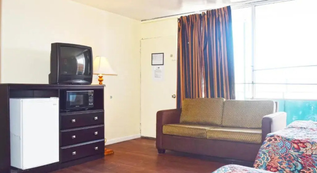 Полулюкс Skyview Manor Motel