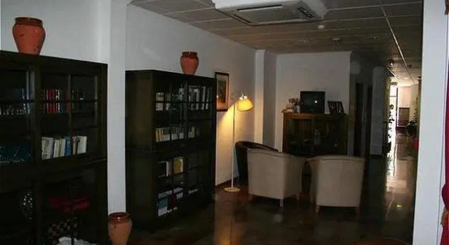 Полулюкс Hostal San Cayetano