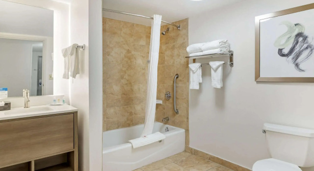 Четырёхместный люкс Comfort Suites Valdosta Mall Area