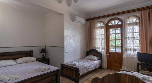 Sweet Home at Ninoshvili 3, Забронировать Гостевой дом Гостевые дома Батуми, рядом с Фонтан Нептуна, Гостевой дом