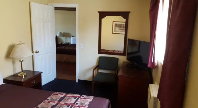 Семейный люкс Anaheim Astoria Inn & Suites