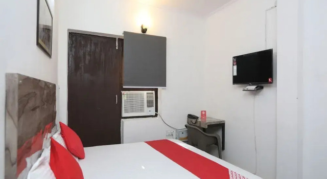 Oyo 22125 Bleu Ville, Varaa Hotelli Faridabad Haryana