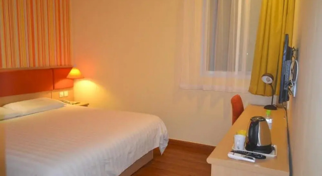 Home Inn Beijing Dongba Airport No. 2 Expressway, Book Hotel Hoteller i Beijing Province med parkering, Parkering