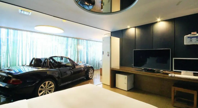 Люкс H Drive Hotel