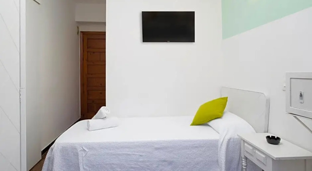 Одноместный номер Standard с балконом Hostal Alicante