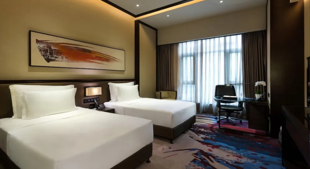 Четырёхместный номер Premium с видом на поле для гольфа Crowne Plaza Chongqing New North Zone by IHG
