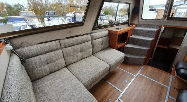 Houseboat Lynx