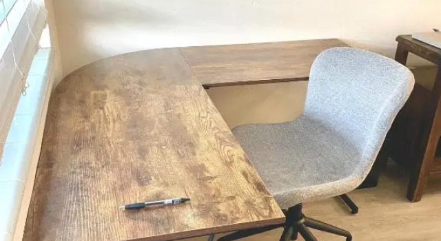 Comfy BNB w/ King Bed + Work/Travel + Beach 8 Min