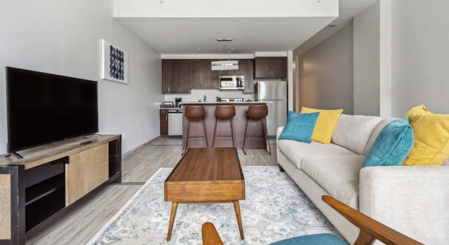 Апартаменты Deluxe Executive Downtown Retreat