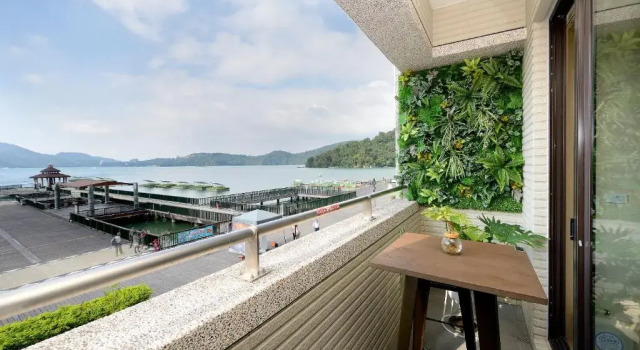 Четырёхместный номер Standard с балконом Hu Yue Lakeview Hotel