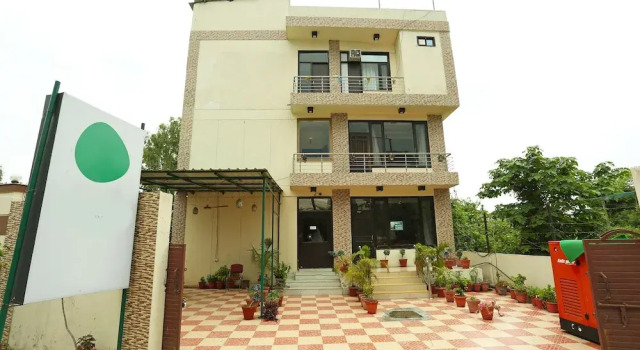 OYO 8785 Hotel Queen's Pearl, Varaa Hotelli Mājra Uttarakhand