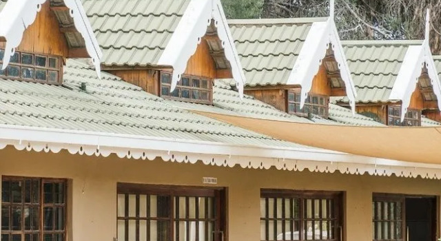 Warm Karoo, Забронировать Отель Отели Фри-Стейт с парковкой, Парковка