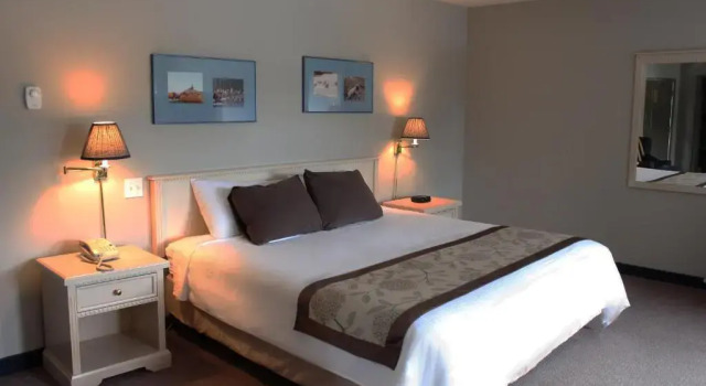 Люкс Quarterdeck Inn Port Hardy