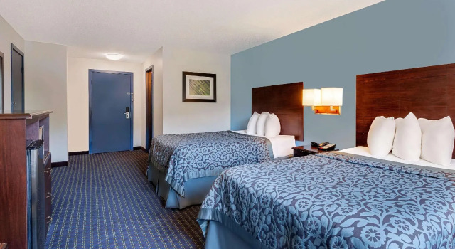 Четырёхместный номер Standard Days Inn Shrewsbury - Worcester