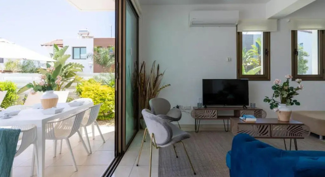 Sea La Vie 3-BR Villa in Protaras, Забронировать Вилла Коттеджи Паралимни, Коттедж