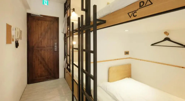 Кровать в общем номере Journey Hostel