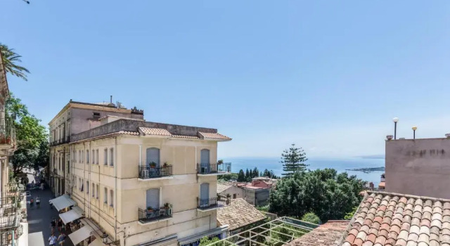 Teatro Greco Balcony Apartment