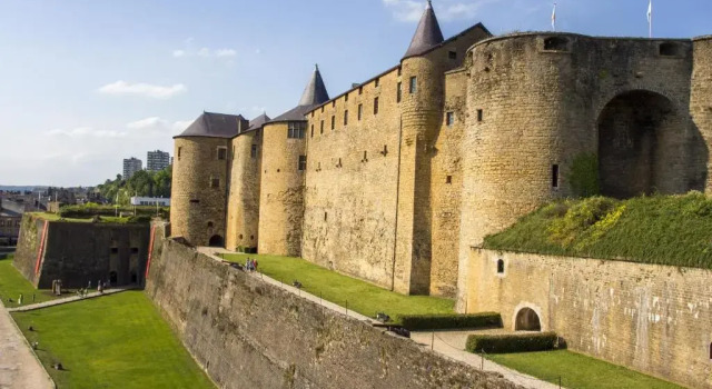 Studio dans vieux magasin 1800, Забронировать Отель Седан Ardennes, рядом с Ботанический сад в Седане