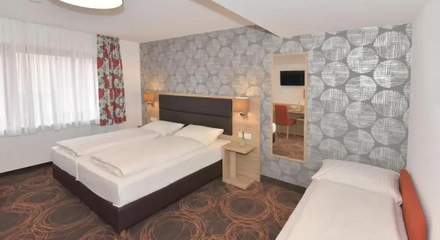 Трёхместный номер Standard Hotel Weisses Lamm