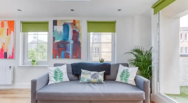 Апартаменты Central Bright 3 Bed Flat with Pool & Parking