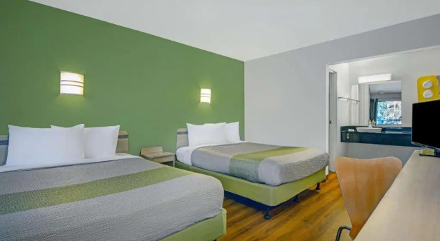 Четырёхместный номер Deluxe Motel 6-Tallahassee, FL - Downtown