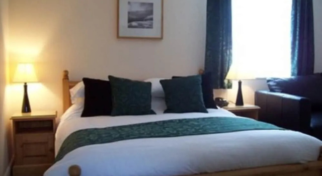 The Cock Inn Hotel, Забронировать Отель Ширинг Хартфордшир