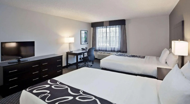 Четырёхместный номер Standard La Quinta by Wyndham Cleveland Macedonia