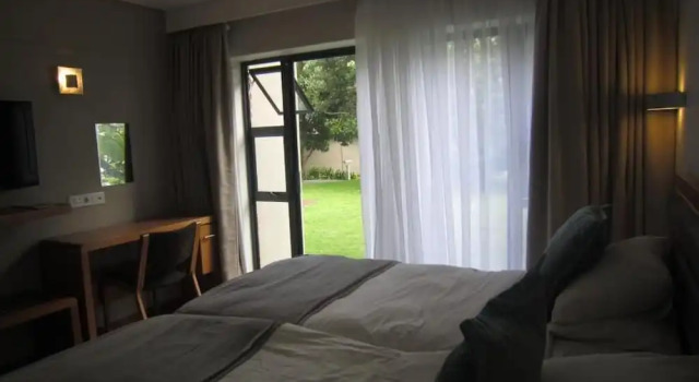Номер Economy Blue Lagoon Hotel and Conference Centre