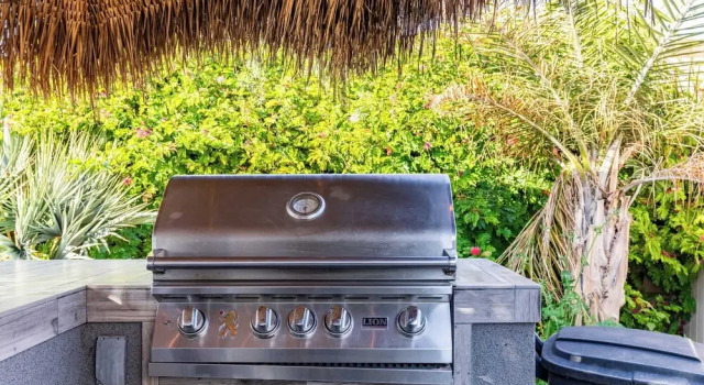 Luxe Indio Stay w/ Pool, Tiki Bar & Fire Pit Near Coachella Longfellow