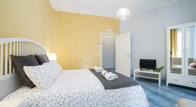 Habitación triple Clásica con balcón CAPRI B&B