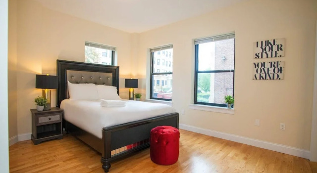 NEW 4 Bed 2 Full Bath Condo Near Back Bay, Забронировать Апартаменты/квартира Отели Массачусетса с парковкой, Парковка