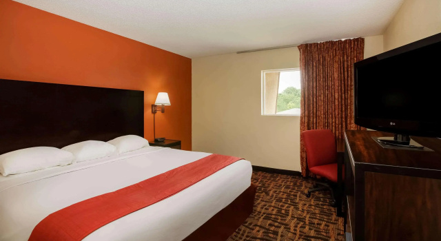 Super 8 by Wyndham Lawrence